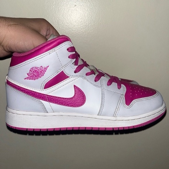 Air Jordan 1 Mid Fire Pink - Picture 1 of 7